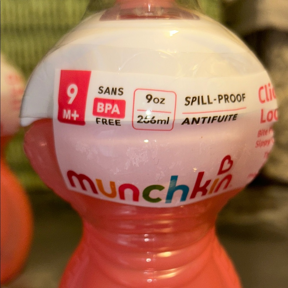 Munchkin Pink Click Lock Sippy Cup - Picture 4 of 5
